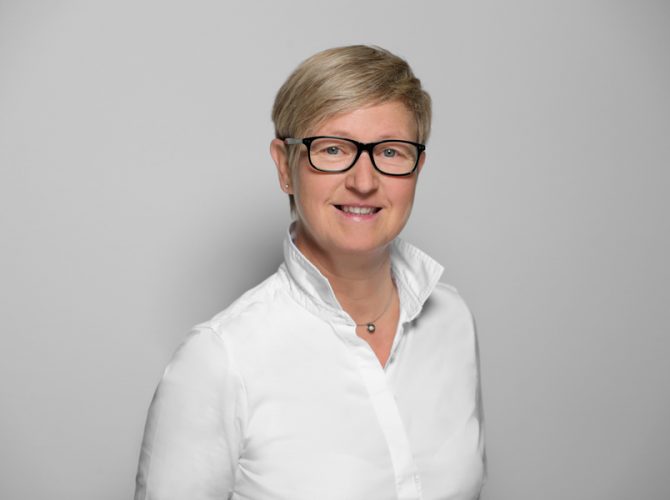 Frau Claudia Hettwer